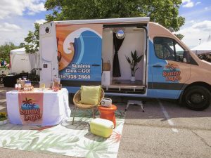 Meet Sunny Daze Sunless, a retro-inspired mobile spray tan service bringing custom, flawless tans to Kansas City, Lawrence, and Johnson County brides and beauty lovers
