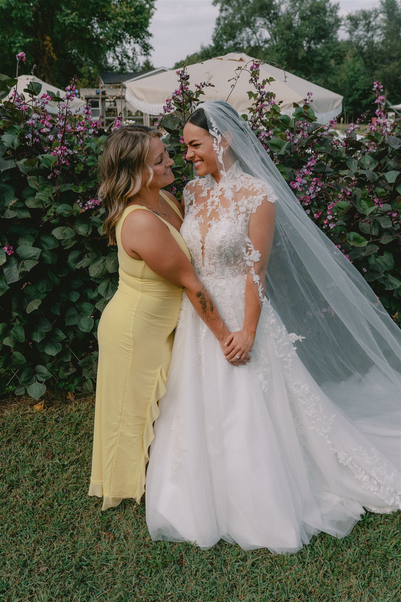 Mobile bridal party spray tan service - bridesmaids getting tanned in Johnson County Kansas