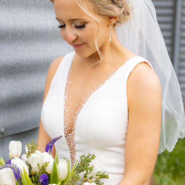 Natural bridal spray tan by Sunny Daze Sunless in Lawrence, Kansas – glowing sun-kissed skin for wedding day