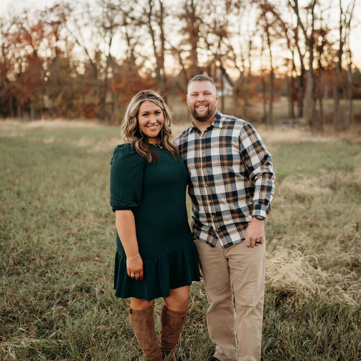 Fall photography featuring woman with flawless spray tan by Sunny Daze Sunless