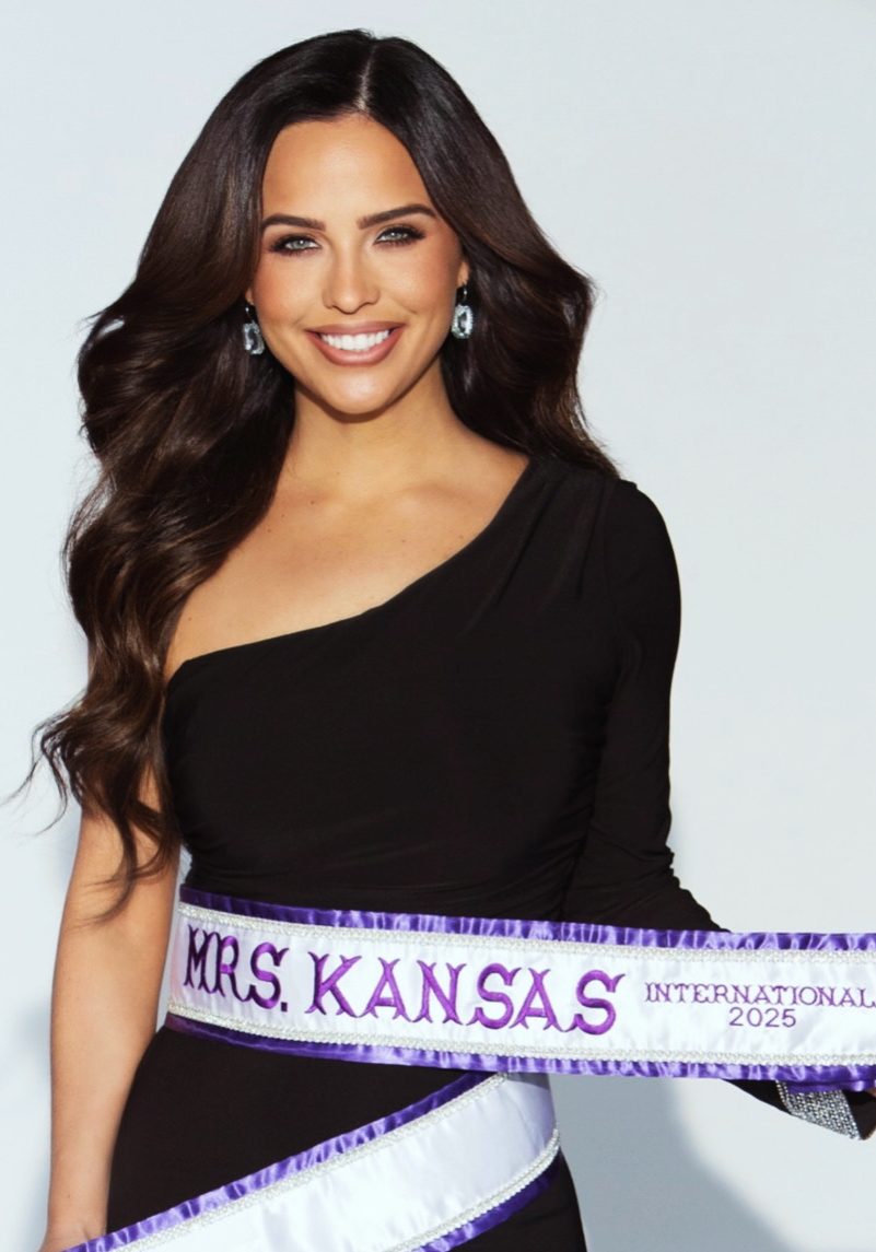 Miss International Kansas with a flawless golden spray tan by Sunny Daze Sunless mobile spray tan service in Kansas.