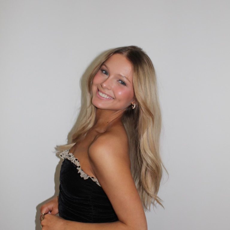 Close-up of client with seamless custom spray tan by Sunny Daze Sunless in Kansas